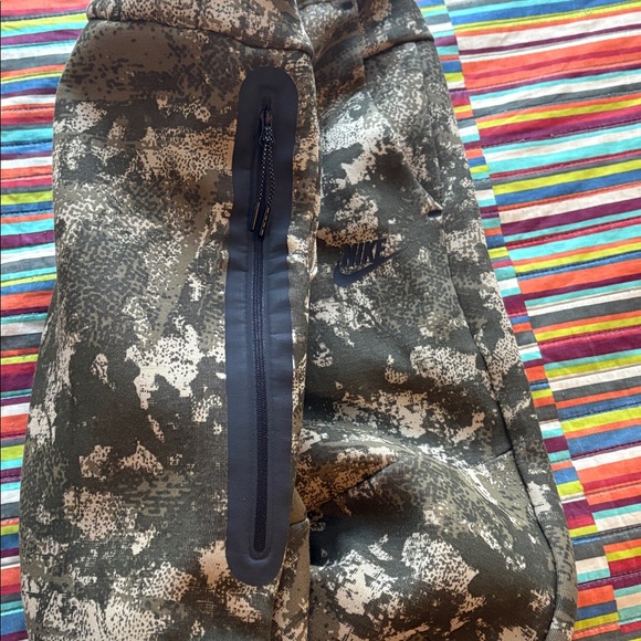 Nike tech fleece Black and Gray Camouflage Joggers size small slim fit nwt - Picture 10 of 16